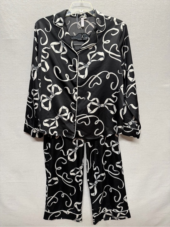 Joyspun Other - Joyspun Black and White Bow-Print Pajama Set - size 16-18